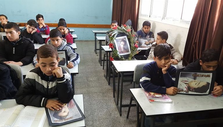 زملاء الطفل الشهيد داخل الفصل المدرسي