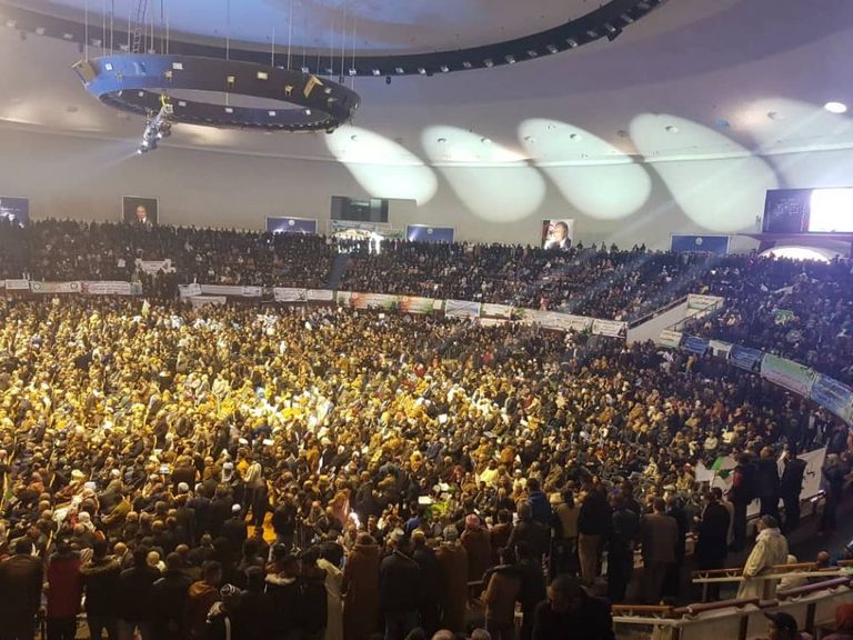 تجمع حاشد للحزب الحاكم في الجزائر دعماً لترشح بوتفليقة تجمع حاشد للحزب الحاكم في الجزائر دعماً لترشح بوتفليقة