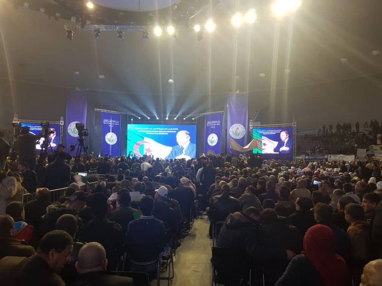 تجمع حاشد للحزب الحاكم في الجزائر دعماً لترشح بوتفليقة تجمع حاشد للحزب الحاكم في الجزائر دعماً لترشح بوتفليقة