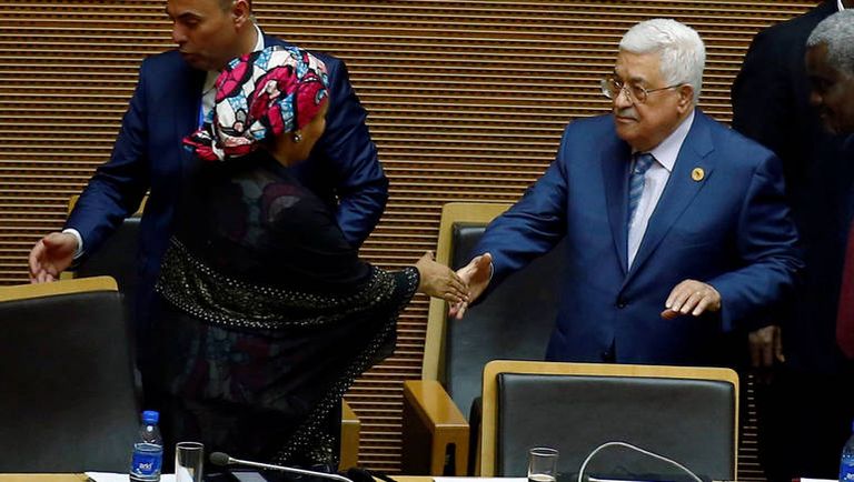 الرئيس الفلسطيني الراحل ياسر عرفات والرئيس الحالي محمود عباس  - أرشيفية