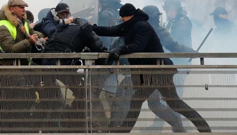 اشتباكات بين الشرطة الفرنسية ومتظاهري السترات الصفراء - أرشيفية