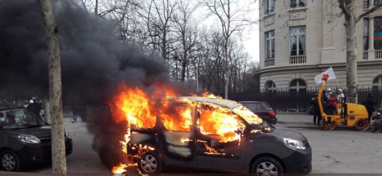 اشتباكات بين الشرطة الفرنسية ومتظاهري السترات الصفراء - أرشيفية