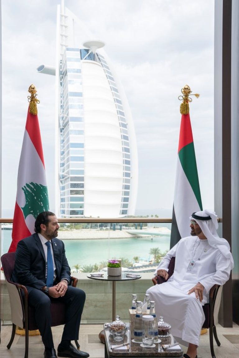 محمد بن زايد يستقبل عددا من المشاركين في القمة العالمية للحكومات بدبي