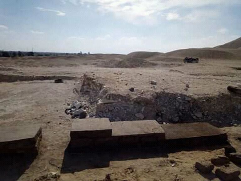 استئناف أعمال الحفائر بمنطقة هرم ميدوم في مصر