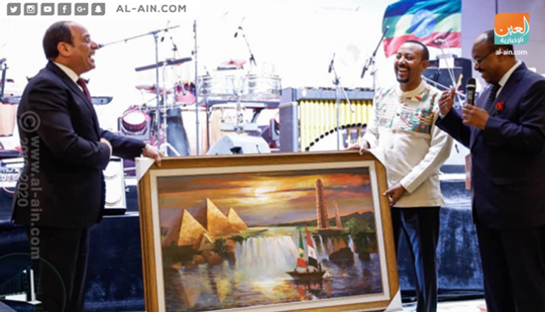 لوحة تذكارية أهداها رئيس وزراء أثيوبيا إلى الرئيس المصري 