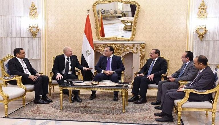 رئيس وزراء مصر خلال لقائه الرئيس التنفيذي لشركة بي.بي البريطانية