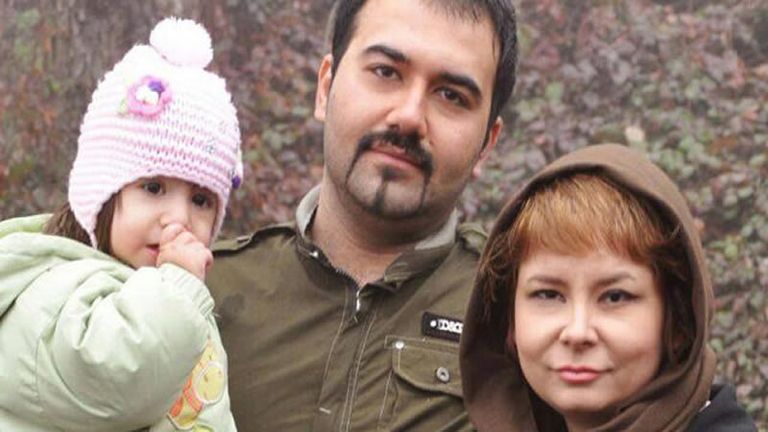 السجين السياسي سهيل عربي وسط أسرته