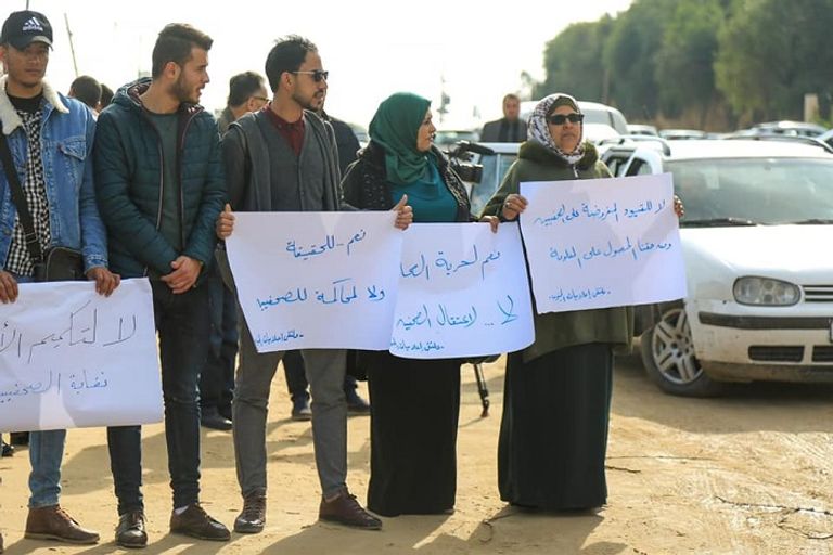 من الوقفة الاحتجاجية الفلسطينية على اعتقال الصحفية