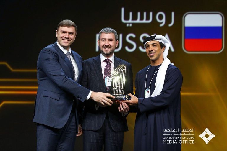 الشيخ محمد بن راشد آل مكتوم يكرم جامعة tuck at dartmouth الأمريكية