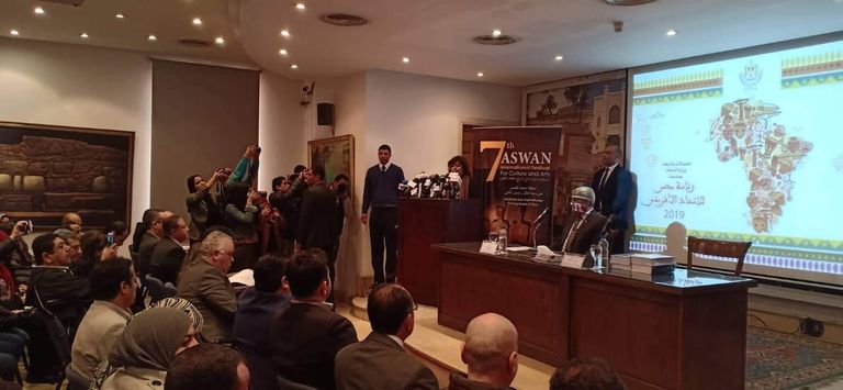 الدكتورة إيناس عبدالدايم وزيرة الثقافة المصرية خلال المؤتمر الصحفي