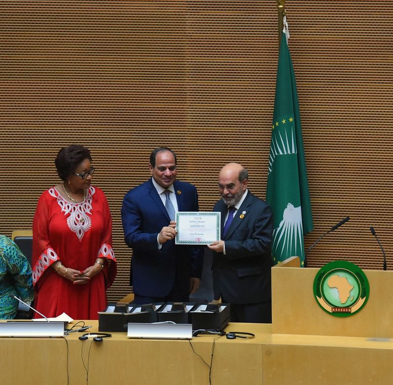 الجلسة الختامية للقمة الأفريقية تكرم المتميزين بالمجال العلمي