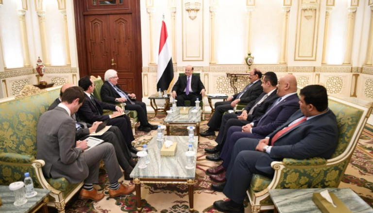 جانب من لقاء الرئيس اليمني منصور هادي والمبعوث الأممي مارتن جريفيث