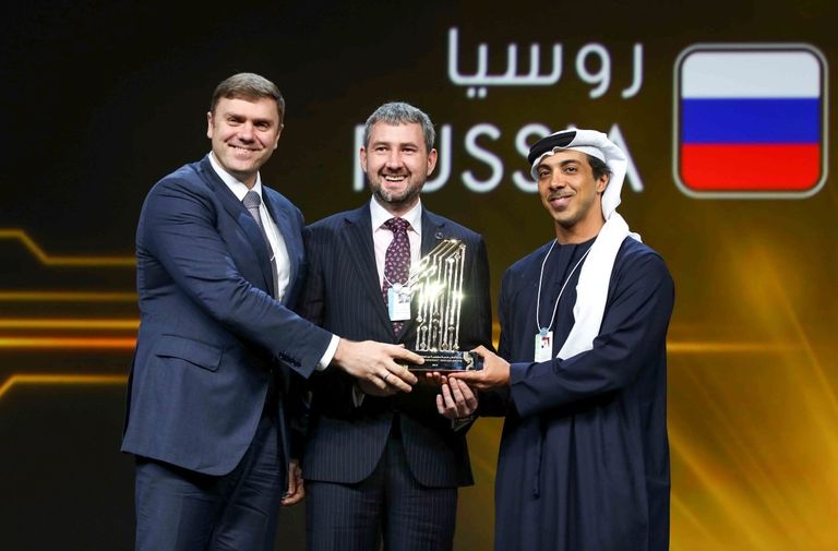 محمد بن راشد يشهد تكريم الفائزين في جائزة أفضل خدمة حكومية