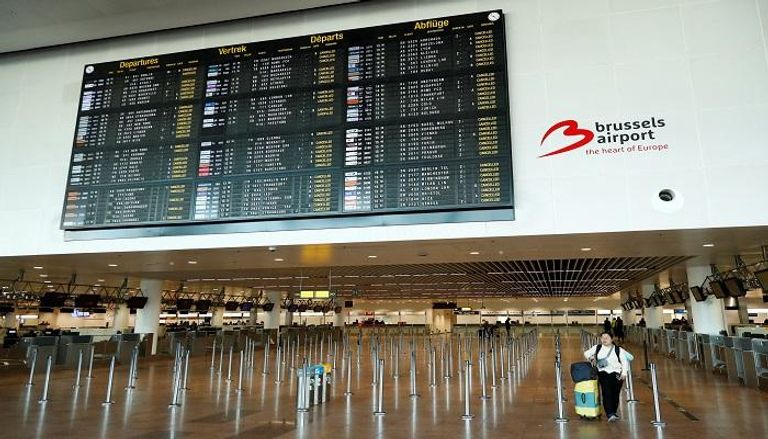  لوحات تعرض الرحلات الملغاة في مطار زافنتيم الدولي بالقرب من بروكسل