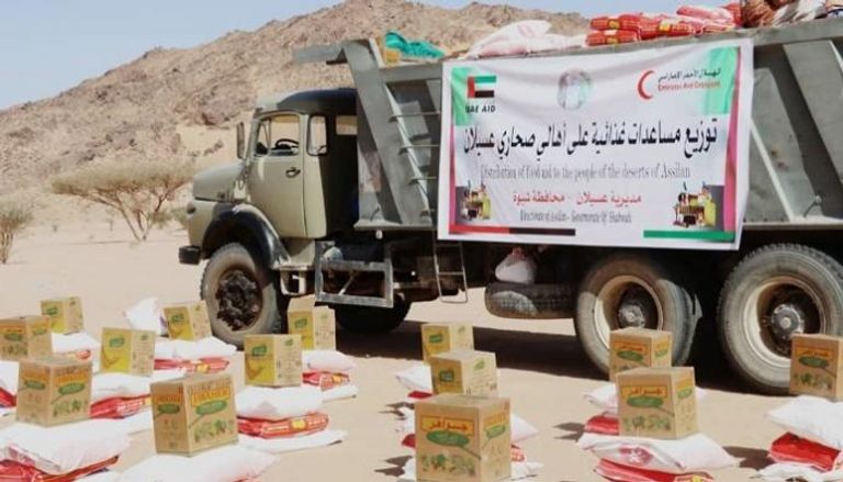 الهلال الأحمر الإماراتي يوزع 1400 سلة غذائية في شبوة اليمنية