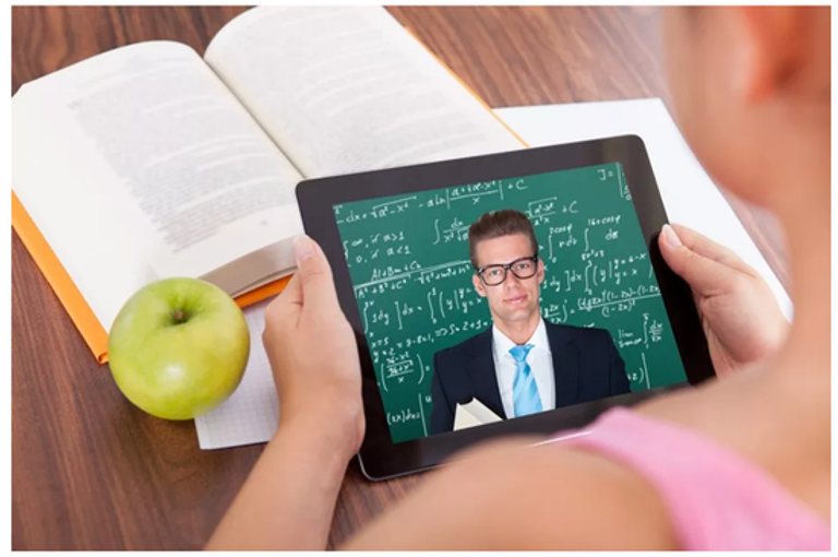 تطبيق ذكي يتحقق من أداء الواجبات المدرسية للأطفال - أرشيفية