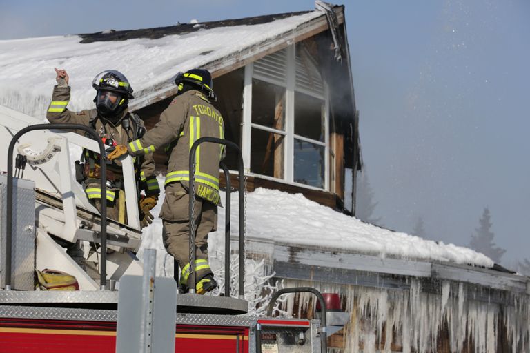 عاصفة شتوية قوية تصيب كندا بالشلل