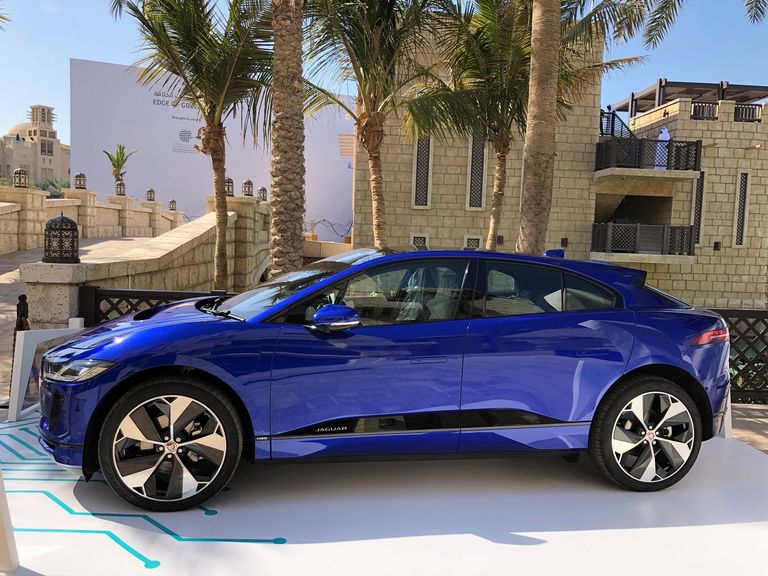 عربة شرطة دبي ذايتة القيادة