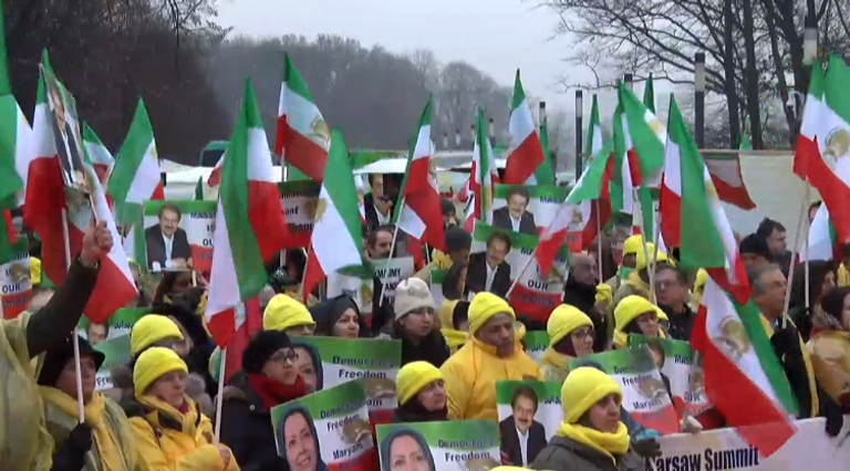 جانب من مسيرة وارسو المناهضة لنظام طهران
