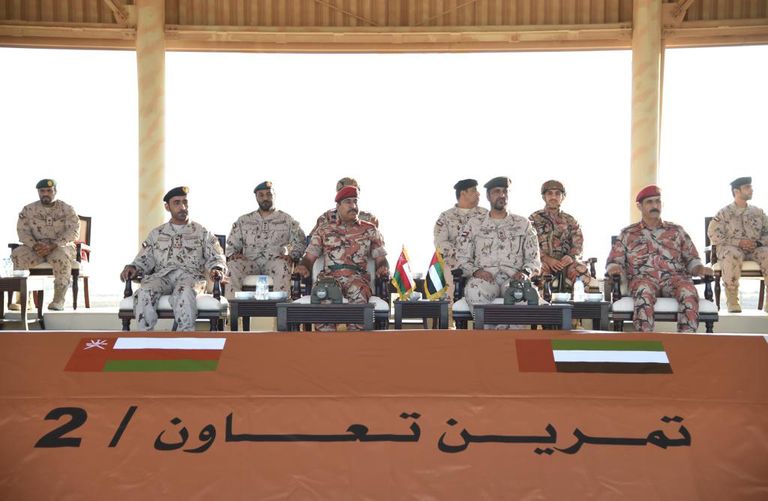 عناصر من الجيشين الإماراتي والعماني