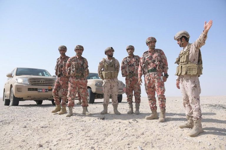 عناصر من الجيشين الإماراتي والعماني