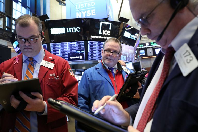 تراجع جماعي لمؤشرات الأسهم الأمريكية