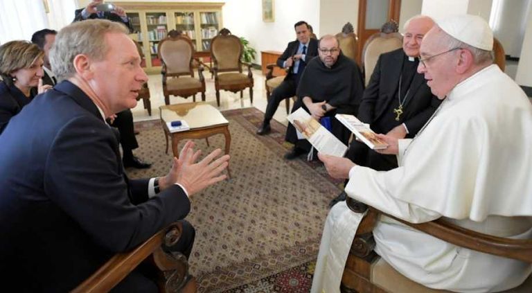 لقاء بابا الفاتيكان مع رئيس مايكروسوفت