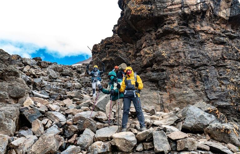 رفع علم الإمارات على قمة كليمنجارو