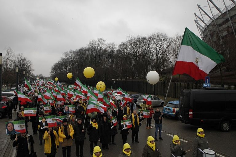 جانب من مسيرة مناهضة لطهران في وارسو