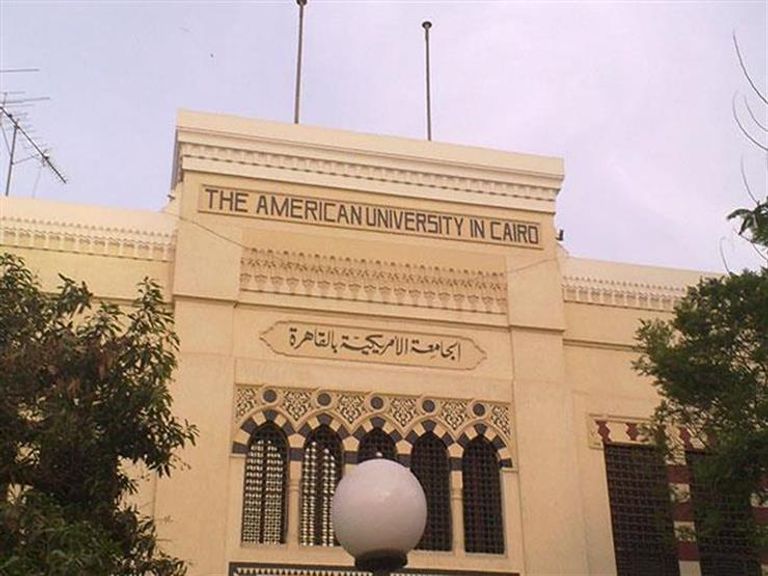 السيدة أم كلثوم ابنة الأديب العالمي نجيب محفوظ 