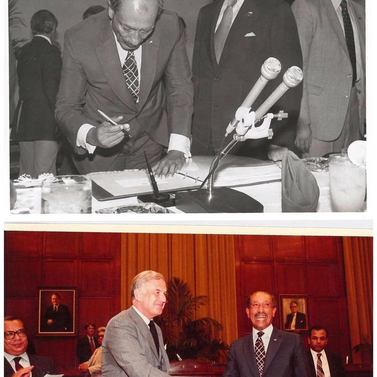 السادات بعد توقيع اتفاق السلام مع بيجن وكارتر