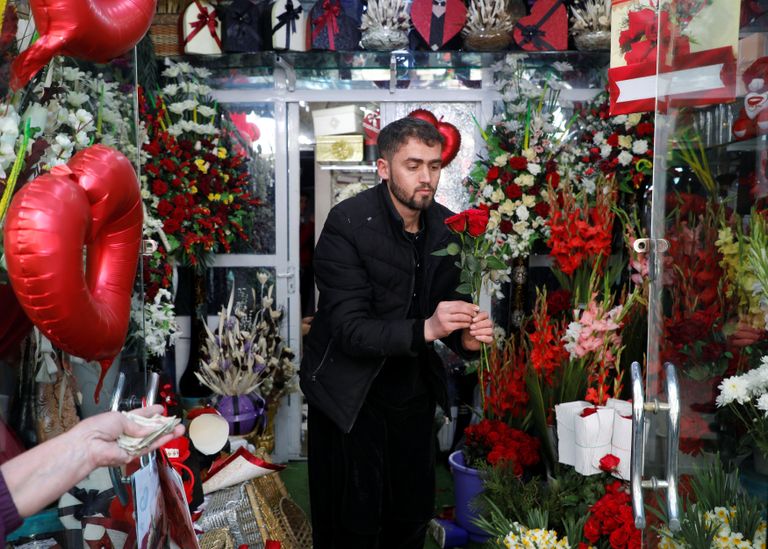 اهتمام الأفغان بعيد الحب في تزايد