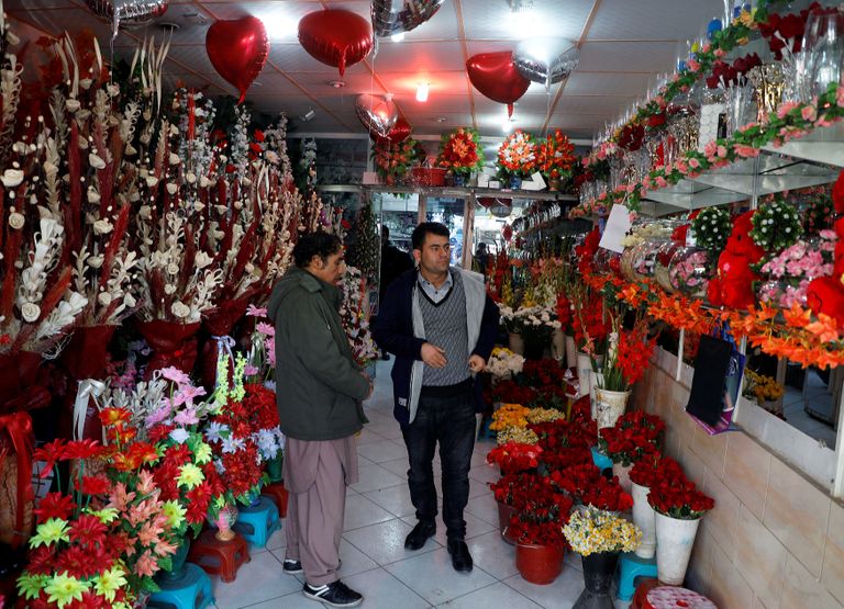 اهتمام الأفغان بعيد الحب في تزايد