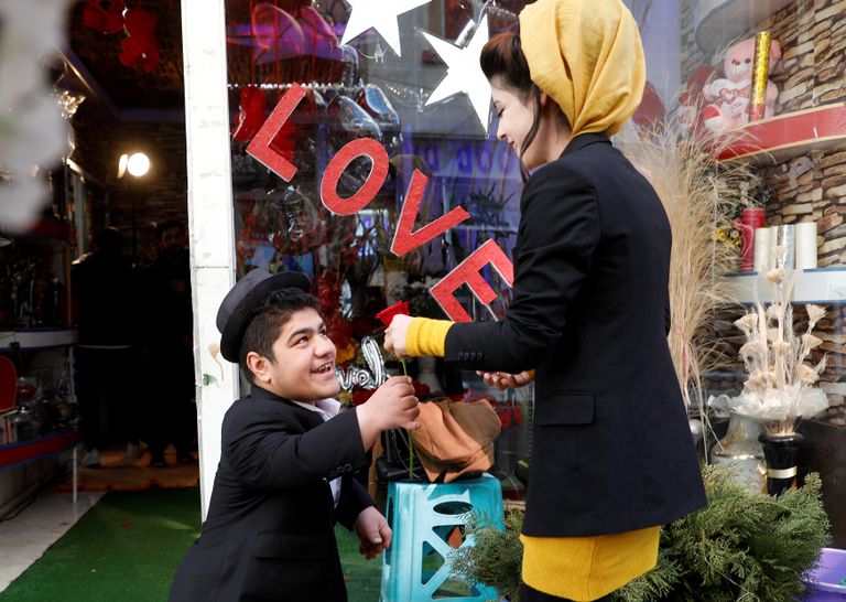 اهتمام الأفغان بعيد الحب في تزايد