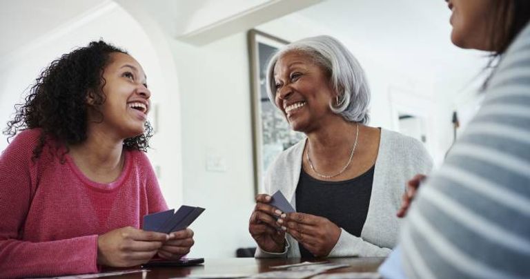 البريطانيون أكثر سعادة في سن الـ١٦ والـ٧٠ فقط - صورة أرشيفية