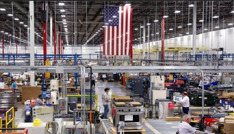 هبوط في إنتاج المصانع الأمريكية