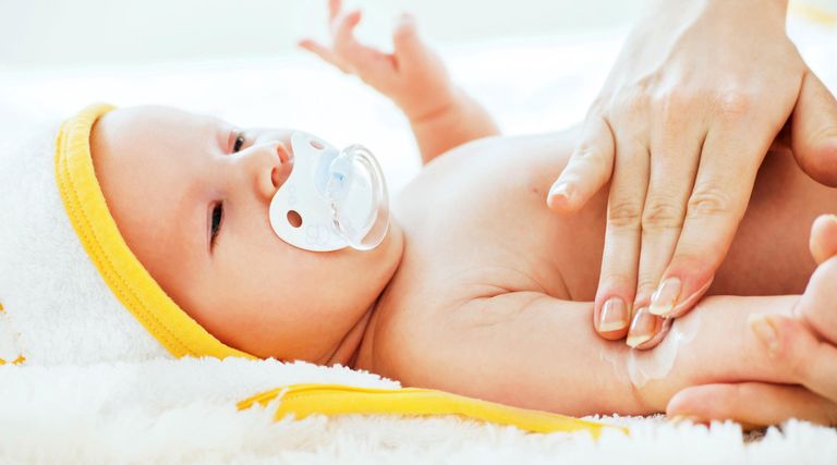 أنواع وأسباب حبوب الجلد لدى الأطفال وطرق الوقاية منها