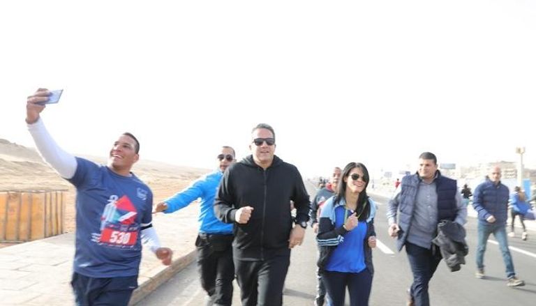 4 آلاف مشارك بماراثون الأهرامات لتنشيط السياحة المصرية