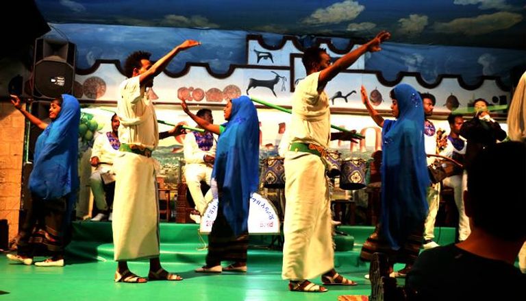 اختلاف القوميات الإثيوبية ينصهر في الفلكلور.. ارقص غنّي