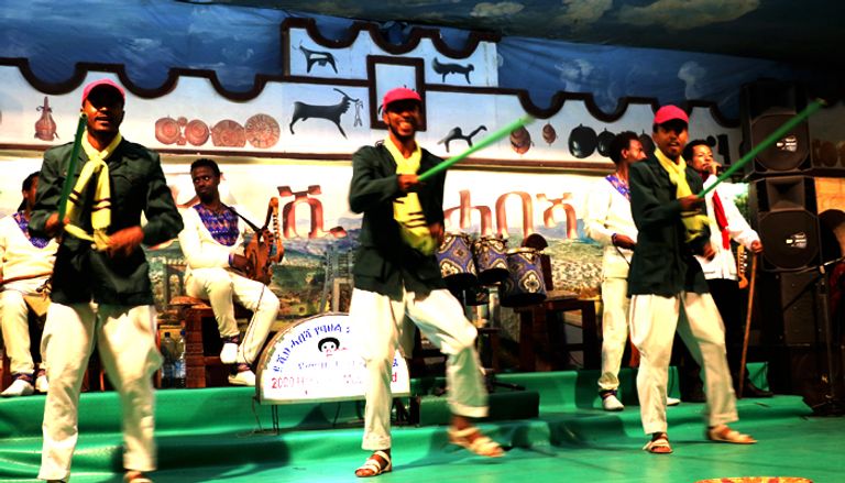 اختلاف القوميات الإثيوبية ينصهر في الفلكلور.. ارقص غنّي