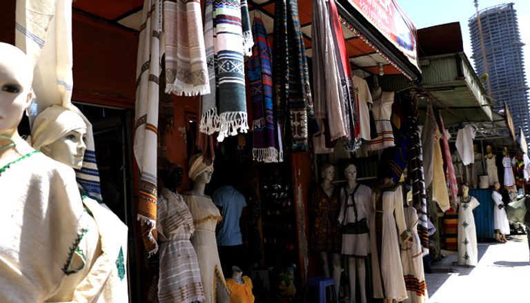  إثيوبيا مصغرة بمتاجر التحف والهدايا التذكارية 