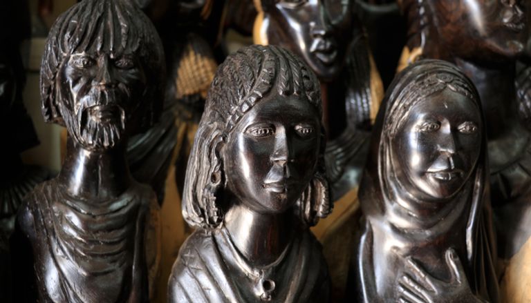  إثيوبيا مصغرة بمتاجر التحف والهدايا التذكارية 