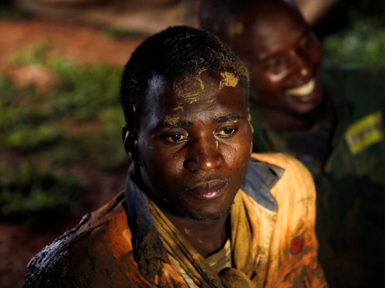 انتشال عمال مناجم أحياء في زيمبابوي