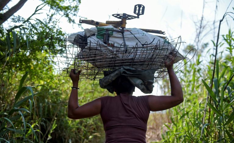 فنزويليون يجازفون بحياتهم على دروب التهريب مع كولومبيا