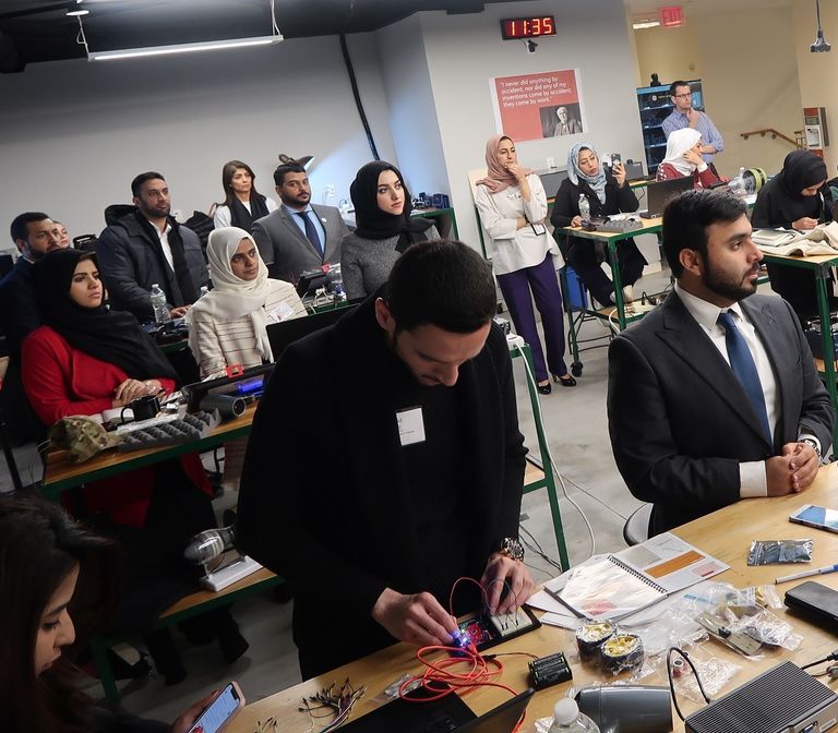 جانب من الجولات المعرفية لبرنامج قيادات حكومة الإمارات 