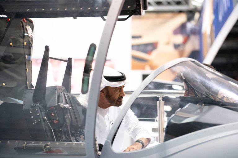 الشيخ محمد بن زايد يقوم بجولة في معرض "أيدكس 2019" الشيخ محمد بن زايد يقوم بجولة في معرض