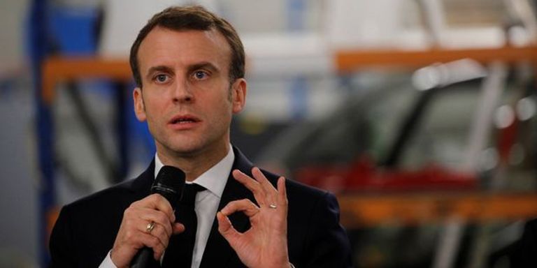 الرئيس الفرنسي إيمانويل ماكرون خلال إحدى فعاليات الحوار الوطني الكبير