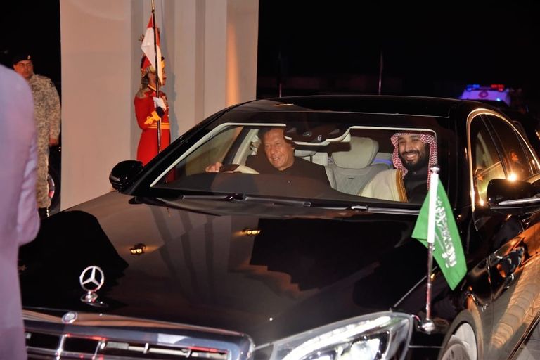 ولي العهد السعودي يصل إلى باكستان