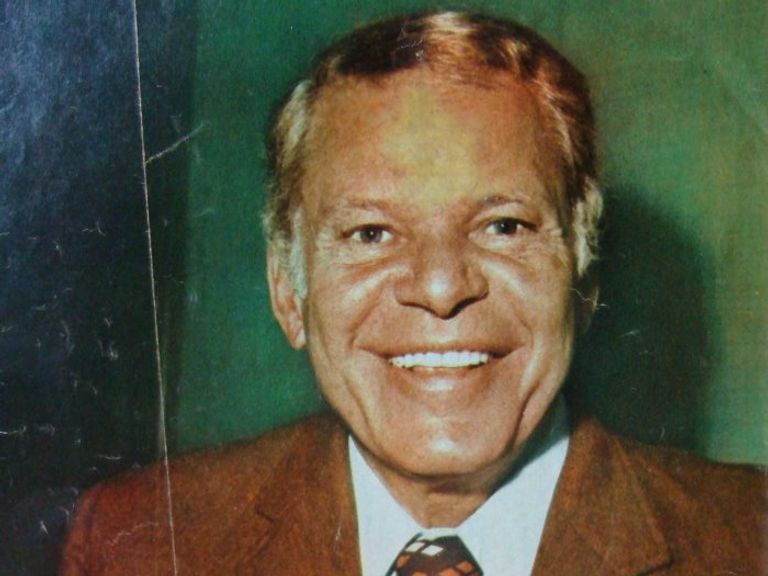 الأديب المصري الراحل يوسف السباعي