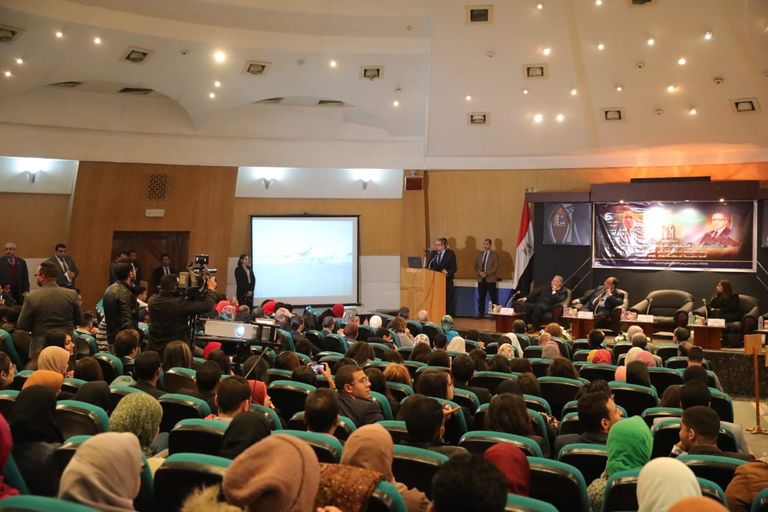 وزير الآثار المصرية  في محاضرة الاكتشافات الحديثة والمشروعات الكبرى